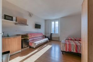 1 室のベッドルーム、WiFi (無料)