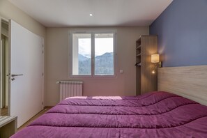 1 bedroom, free WiFi, bed sheets