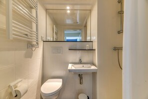 Suihku, hiustenkuivaaja, pyyhkeet