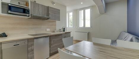 Fridge, microwave, oven, stovetop