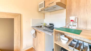 Fridge, microwave, stovetop, coffee/tea maker