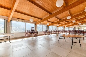 Dining - Studio '109' with Shared Pool, Shared Terrace and Wi-Fi (Arvillard)