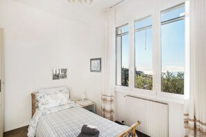 4 chambres, fer et planche Ă repasser, literie fournie