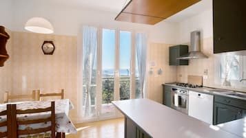 Réfrigérateur, four, plaque de cuisson, lave-vaisselle