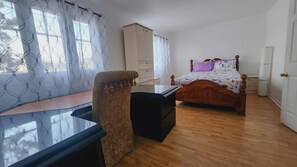 4 chambres, fer et planche à repasser, draps fournis