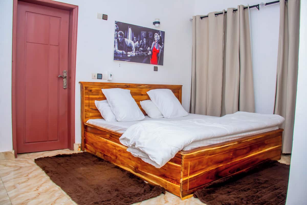 Couette en duvet d'oie, matelas mémoire de forme, bureau