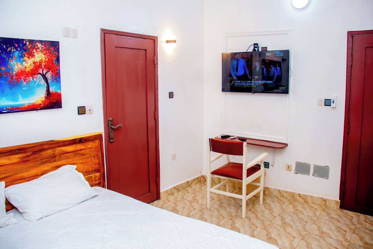 Couette en duvet d'oie, matelas mémoire de forme, bureau