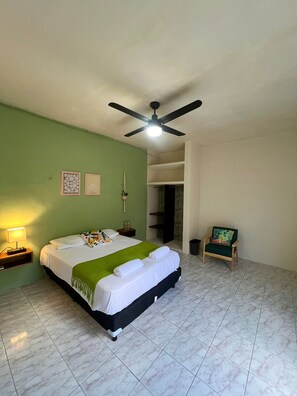 5 bedrooms, desk, travel cot, free WiFi - Casa Chulibul located in downtown Merida, a fusion of tradition and comfort. (Centro)