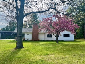 Exterior - Easy access to ORV trails, trailer parking, fenced-in yard for Fido! (Saint Helen)