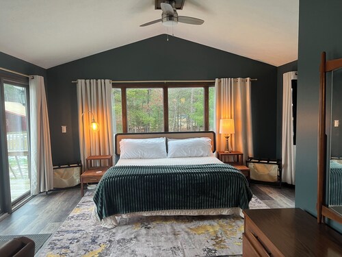 Easy access to ORV trails, trailer parking, fenced-in yard for Fido!