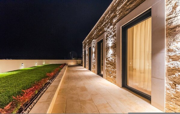 6 bedrooms