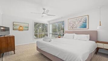 4 bedrooms, iron/ironing board, internet, bed sheets