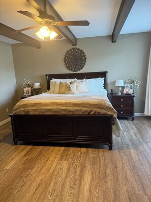 4 bedrooms, iron/ironing board, WiFi, bed sheets