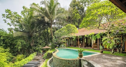Private Pool Villa in ubud with Jungle View