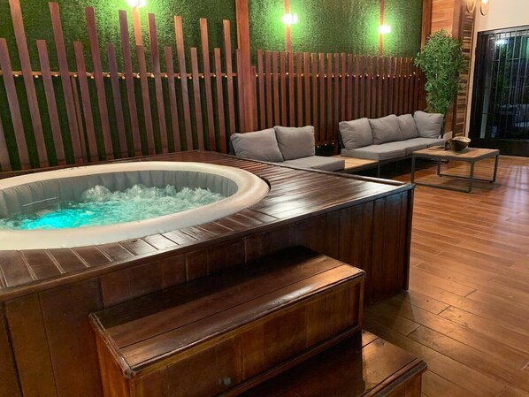 Bain à remous intérieur