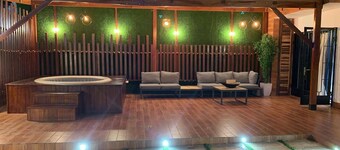 4-bedroom villa in welcoming Douala with WiFi, AC. Enjoy your stay