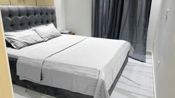 4 bedrooms, iron/ironing board, WiFi, bed sheets