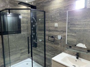 Handtücher, Seife, Toilettenpapier