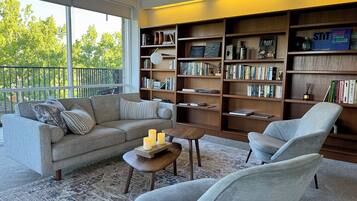 Smart TV, computer monitors