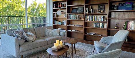 Smart TV, computer monitors