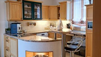 Kühlschrank, Herdplatte, Geschirrspüler