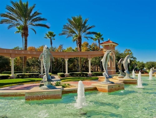 Spacious 7-bedroom house in fantastic Emerald Island Resort and Disney Kissimmee