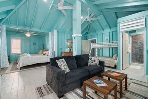 4 bedrooms, desk, iron/ironing board, free WiFi - Beautiful Sunset | Perfect Beachfront Pool Home | Sleeps 13 (Bonita Springs)