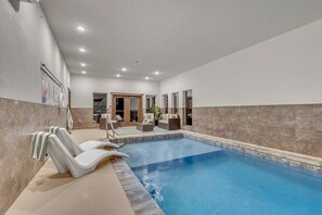 屋内プール、温水プール