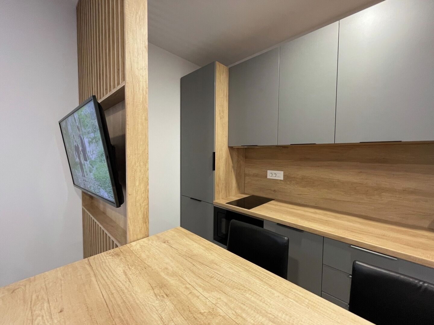 Réfrigérateur, micro-ondes, plaque de cuisson, cafetière/bouilloire
