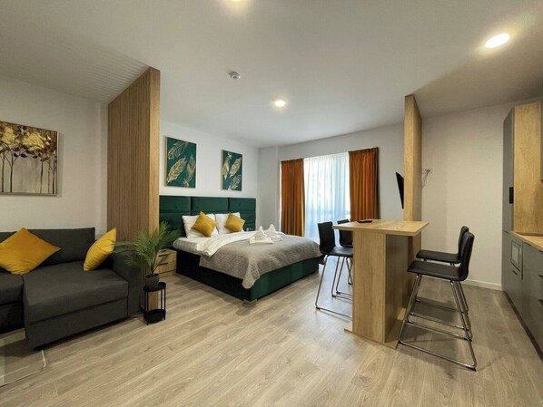 Iron/ironing board, free WiFi, bed sheets