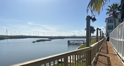 Downstairs 2-Bdrm, 2 bath - washer & dryer, patio, walking distance to beach