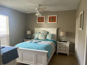 2 bedrooms, WiFi, bed sheets - Downstairs 2-Bdrm, 2 bath - washer & dryer,  patio, walking distance to beach (Corpus Christi)