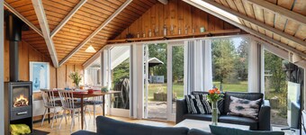 Cosy summerhouse close to beach in a natural area