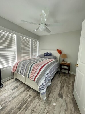 2 bedrooms, travel cot, free WiFi, bed sheets