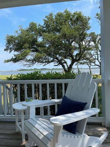 Charming 2-bedroom cottage in Sneads Ferry with WiFi and AC