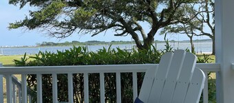 Charming 2-bedroom cottage in Sneads Ferry with WiFi and AC