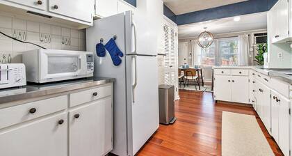 Cozy 4BD Near Downtown & UND - Poker/Games/Firepit