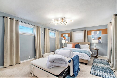 Cozy 4BD Near Downtown & UND - Poker/Games/Firepit