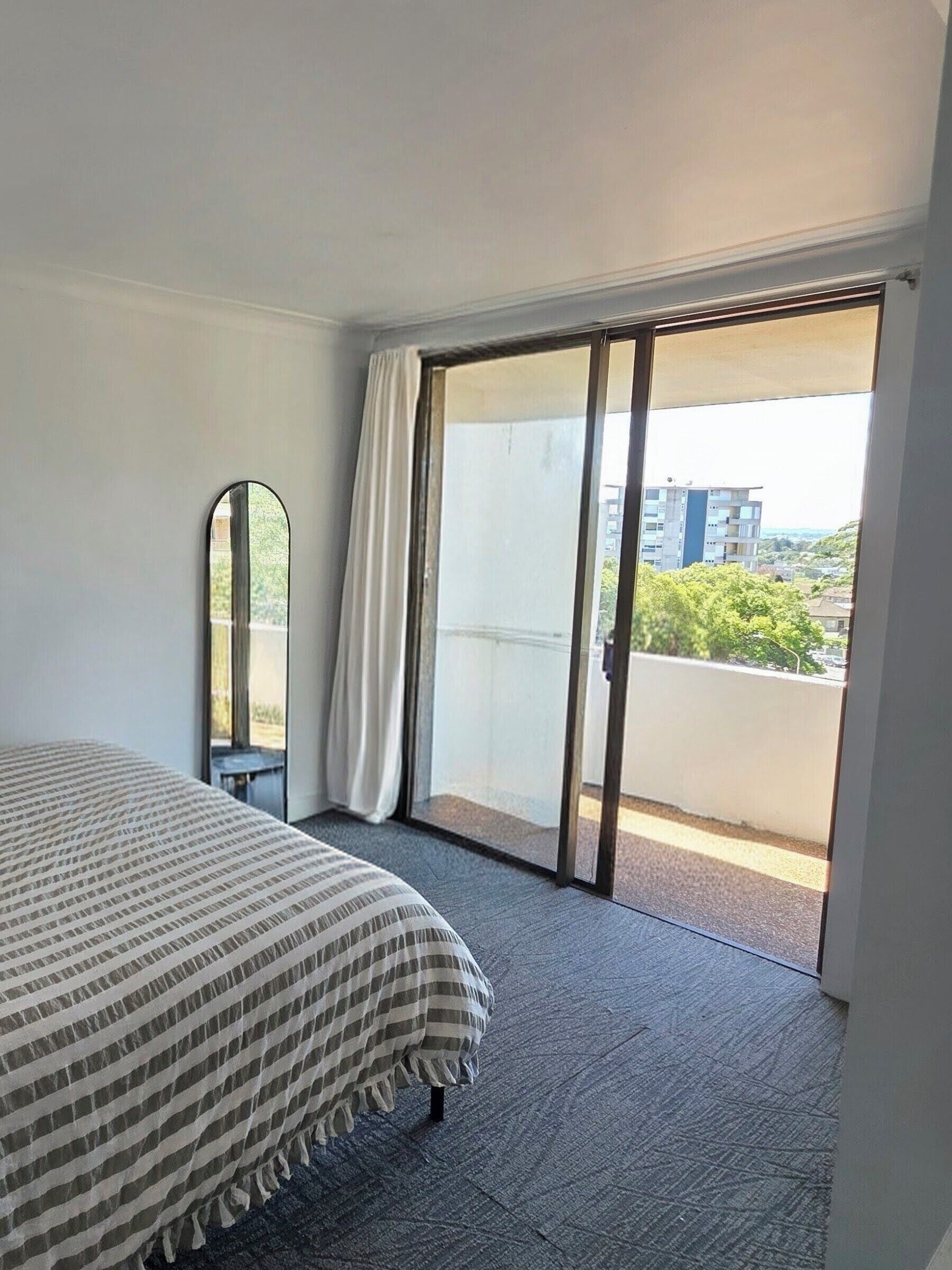 1 bedroom, desk, WiFi, bed sheets