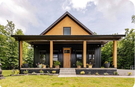 Exterior. Come visit Whiskeys Hideaway, a beautiful getaway located In Bourbon country