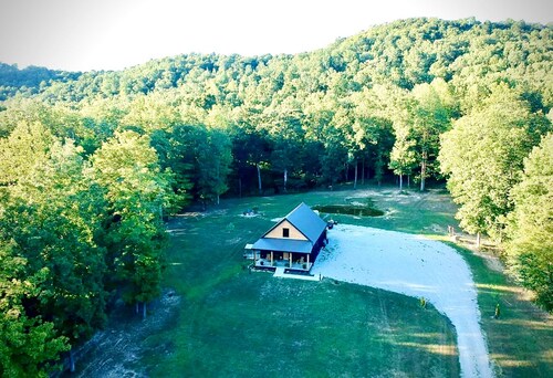 Come visit Whiskeys Hideaway, a beautiful getaway located In Bourbon country