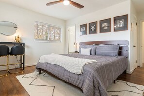 4 soverom, strykejern/-brett, wi-fi (inkludert) og sengetøy