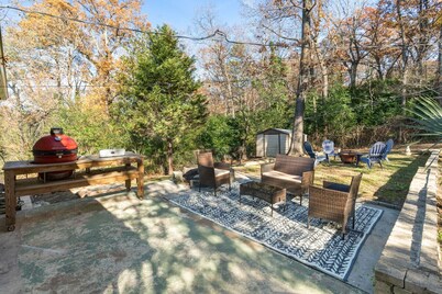 Stylish Crestwood Home, only Minutes from Crestline Village, and Downtown!