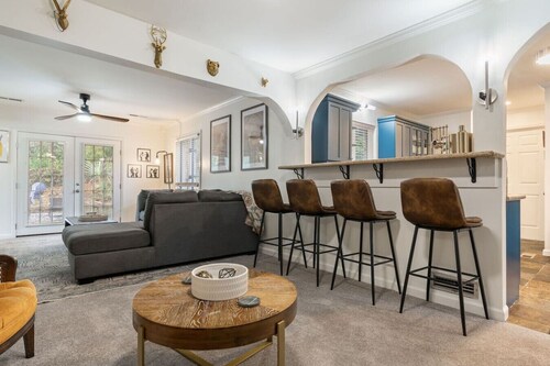 Stylish Crestwood Home, only Minutes from Crestline Village, and Downtown!