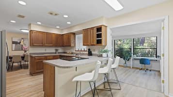 Micro-ondes, four, plaque de cuisson, lave-vaisselle