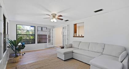 Palm Tree Paradise minutes from UF