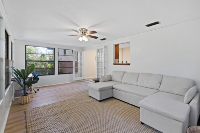 Palm Tree Paradise minutes from UF