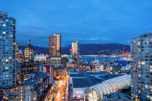 5 min Walk to BC Place/FIFA 2026/ 270° Rare Found downtown Ocean/Mountain View