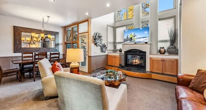 Keystone Escape | Steps to Shuttle âą Fireplace âą Deck âą Hot Tub & Pool