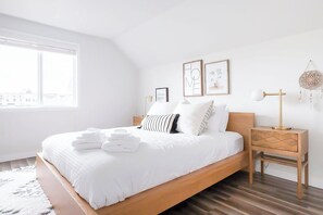 4 habitaciones, tabla de planchar con plancha, wifi y ropa de cama 